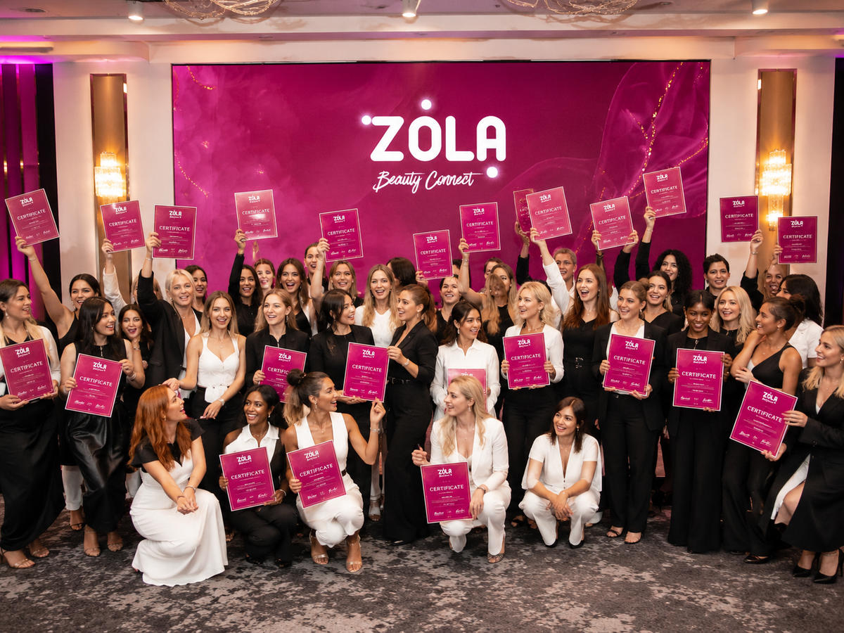 Teilnehmerinnen mit Zertifikaten bei ZÓLA Beauty Connect