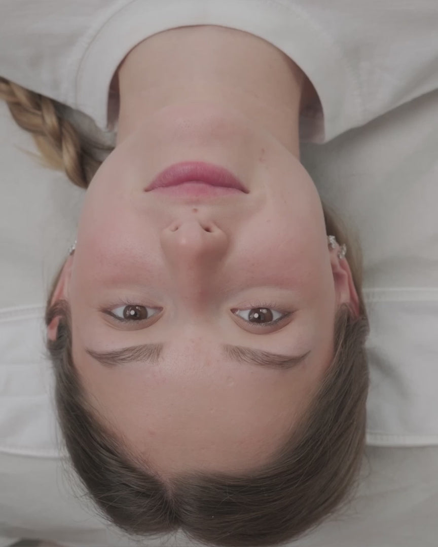 UNDER PATCH GLOW SERUM Pumpspender